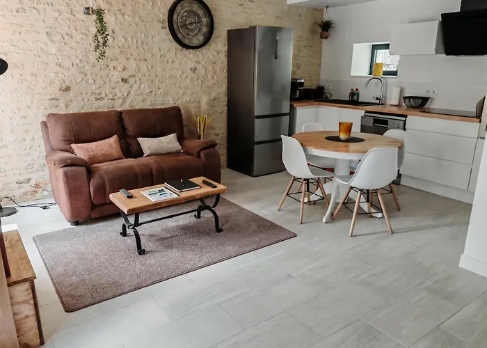 Le Domaine De La Gentilhommiere Situee Entre Bayeux Et Arromanches Les Bains 펜션 *